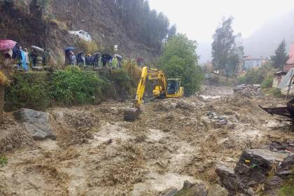 La Paz: Riada causa daños en calles y viviendas tras desborde de un río en Quime