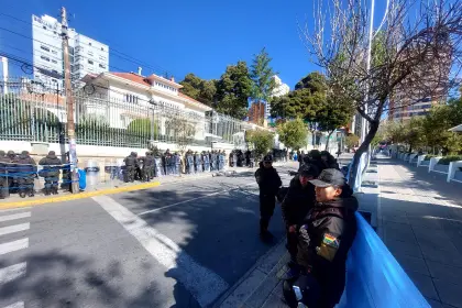 Cuatro de los 10 frentes avanzan en el registro digital de sus candidaturas; la Policía mantiene custodia del TSE
