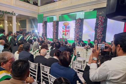 Asamblea cruceña instala sesión de honor por la efeméride departamental y distingue a personajes destacados