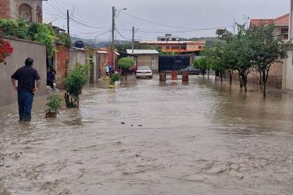 Lluvias: Las calles de Colcapirhua se convirtieron en corrientes de ríos y vecinos claman por ayuda