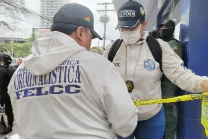 Atraco en Equipetrol ocurrió minutos después que una mujer depositó Bs 121.000; delincuente solo se llevó Bs 20.000