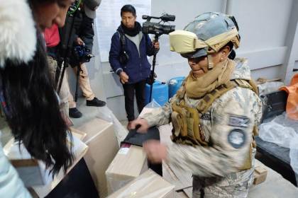 Este viernes se distribuye el material electoral en La Paz y el sábado, en El Alto; más de 9.000 uniformados vigilan el proceso