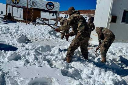 Rescatan a dos turistas franceses tras intensa nevada en una comunidad de Potosí