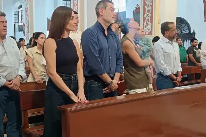 Gobernador Camacho participa de una misa recordando tres años de su detención