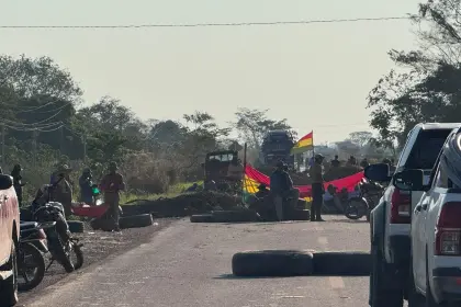 Bloqueo en Beni desafía el Estado de excepción: arroceros esperan una comisión del Gobierno para dialogar