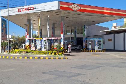 Denuncia falta de combustible en varias estaciones de servicio de Cochabamba