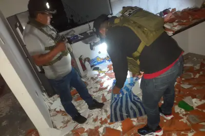 Bomberos fueron a sofocar un incendio y descubrieron una fábrica de marihuana 