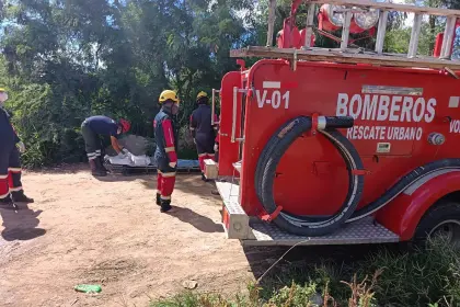 Encuentran el cuerpo sin vida de un hombre flotando en un canal de drenaje en Santa Cruz