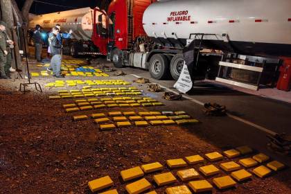 Secuestran en Argentina 388 kilos de cocaína ocultos en dos cisternas con placa boliviana