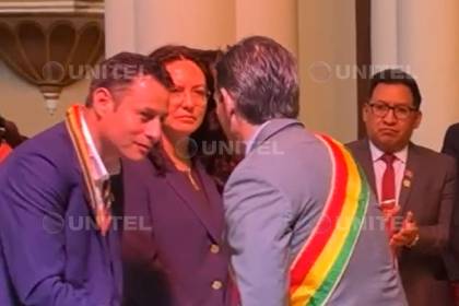Un apretón de manos: Paz y Lara coinciden en el Te Deum por la gesta libertaria de Oruro