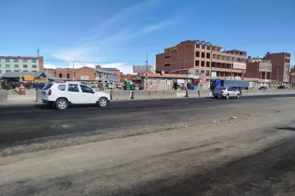 Levantan bloqueo en la carretera La Paz–Oruro y se normaliza el tránsito vehicular 