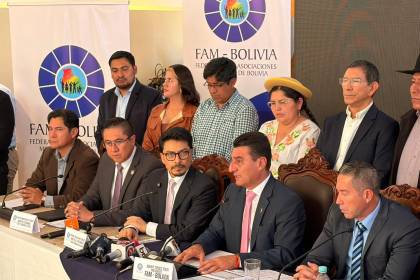 Gobierno acuerda con municipios refinanciamiento de deudas y devolución del 12% del IDH, según el presidente de la FAM 