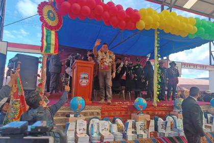 El presidente Paz abre la gestión escolar 2026 en un acto en Copacabana