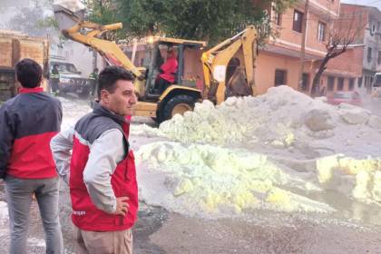 Movilizan maquinaria pesada y 200 funcionarios para atender emergencias tras fuerte granizada en Tarija