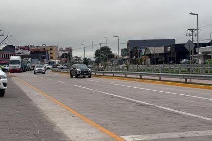 Habilitan el tránsito por el 8vo anillo de la Doble Vía La Guardia en Santa Cruz tras pavimentación