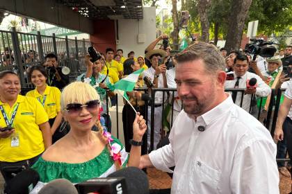 ¡Oficial! Expocruz abre sus puertas y la primera visitante es una ciudadana filipina