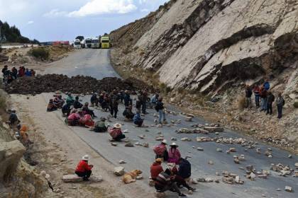 Choferes amenazan con desbloquear carreteras: “Si la Policía no lo hace, nosotros lo haremos”