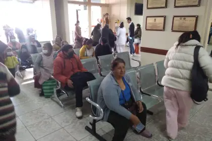 Paro médico nacional se cumple mientras esperan el pago de sueldos anunciado por el Ministerio de Salud