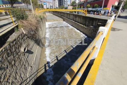 Dejó de llover en la ciudad de La Paz tras 16 horas y la Alcaldía reporta que esta vez los daños son menores