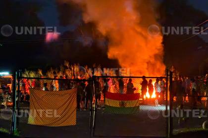 Cocaleros cercan el ingreso al comando de Umopar en Chimoré tras apagón en el trópico