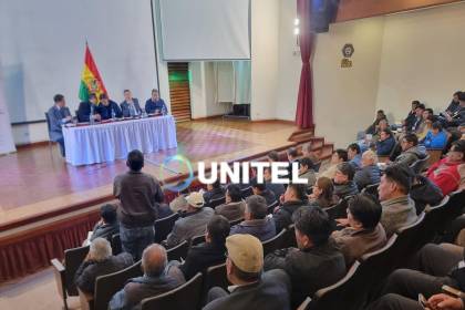 Choferes instalan diálogo con el Gobierno por el alza del diésel, los pasajes y otros temas