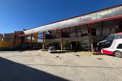 Terminales de La Paz y Cochabamba suspenden salidas por el paro nacional de choferes