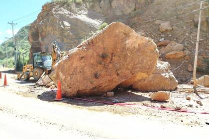 Por la roca gigante, cierran la ruta a Mallasa este martes en dos horarios 