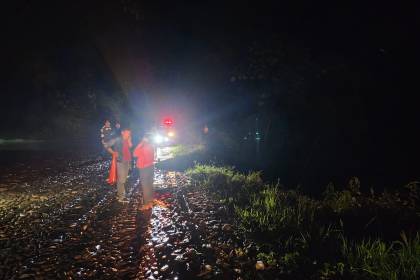 Lista de heridos y desaparecidos tras la caída de una vagoneta en un río del trópico de Cochabamba