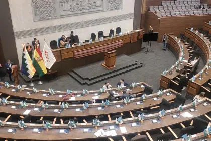 Legislativo suspende la interpelación a Oviedo por falta de quorum; Lara pide sanciones para los ‘faltones’