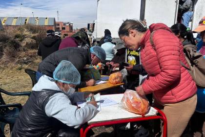 La Paz: Emapa vuelve a suspender venta de pollo en sus agencias y lleva el producto a los barrios