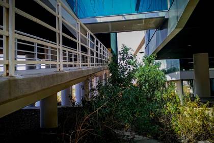Gobierno inspecciona sede de Unasur, enorme infraestructura que fue abandonada tras su inauguración en 2018