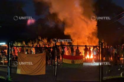 Cocaleros cercan el ingreso al comando de Umopar en Chimoré tras apagón en el trópico