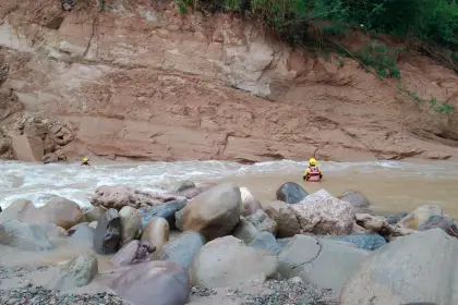 Tragedia en Samaipata: Sigue la búsqueda de una desaparecida y grupos de rescate lamentan que se complican los trabajos