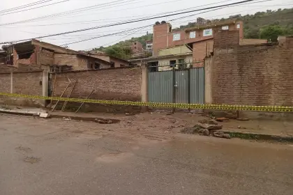 Cochabamba: Familias desalojan sus casas en la OTB Nuevo Amanecer tras hundimientos y rajaduras