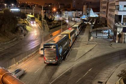 Sin solución: El eje central amanece con largas filas de vehículos en un nuevo inicio de semana