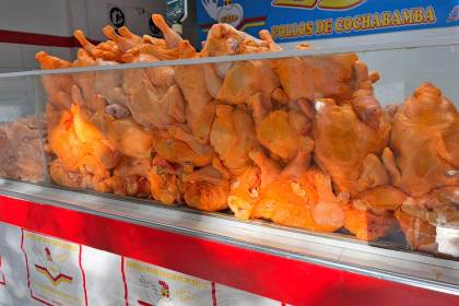 Baja el precio del kilo de pollo en algunos mercados de La Paz