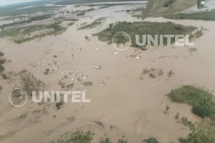 Más de 14.000 hectáreas de cultivos están bajo el agua tras el desborde de un río en el municipio de El Puente