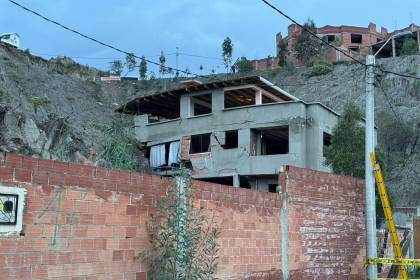 La Paz: Tres casas afectadas por deslizamiento en Las Retamas; sus ocupantes fueron desalojados, dice la Alcaldía