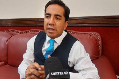 Ministro de Trabajo: decreto que limita descuentos permite a funcionarios definir cómo aportar y pedir rendición de cuentas