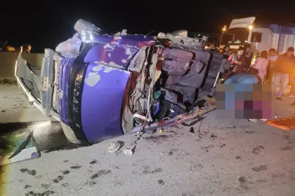 Accidente fatal: un muerto y al cuatro heridos deja el vuelco de una vagoneta en la carretera Cochabamba - Santa Cruz