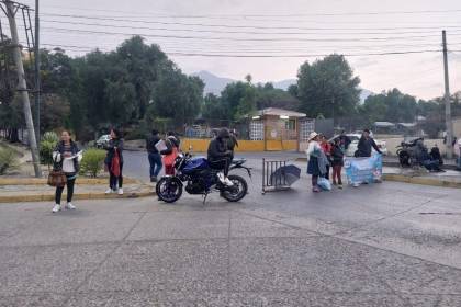 Juntas escolares de Sacaba bloquean varias vías exigiendo al Concejo Municipal aprobar el POA 2025