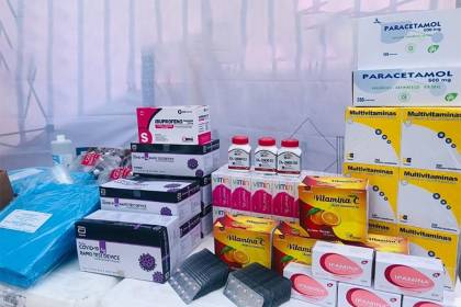 Farmacéuticas advierten que necesitan dólares para importar insumos y producir medicamentos; el Gobierno compromete gestiones