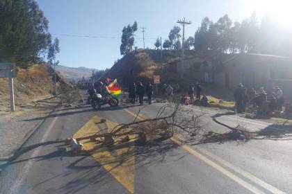 Instalan un punto de bloqueo en Melga y suman cuatro las protestas sobre la ruta nueva Cochabamba – Santa Cruz