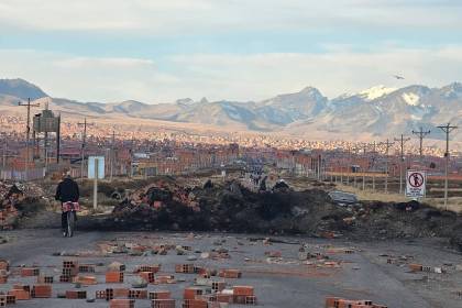 Día 50 de bloqueos: Diálogo no avanza por detenidos y sectores desesperados rematan productos
