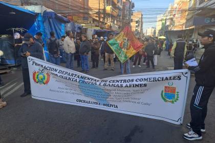 Gremiales en Cochabamba vuelven a marchar ante la falta de dólares y abrogación de leyes