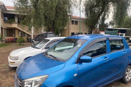 En las primeras horas de la jornada electoral había negocios abiertos y vehículos transitando sin autorización