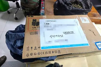 “Urgente”: Cae funcionaria que recibió una “narcoencomienda” en su oficina 