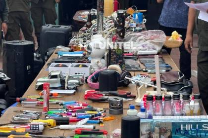 Secuestran cuchillos, celulares y otros objetos prohibidos en la cárcel de Palmasola, en puertas del Carnaval