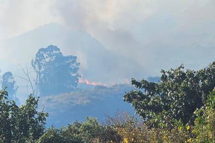 Cochabamba: Voraz incendio en el Parque Tunari se expandió por fuertes vientos