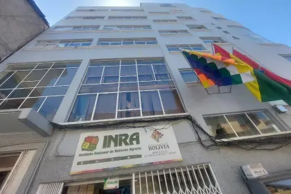 Viceministerio de Autonomías interviene oficinas del INRA en La Paz tras denuncias de avales para avasallamientos